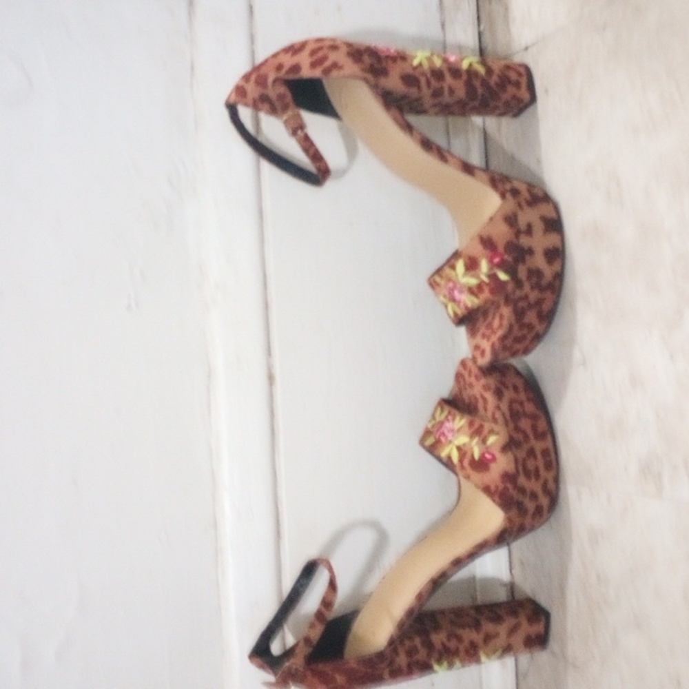 D's cheetah print with Roses - Picture 3 of 4